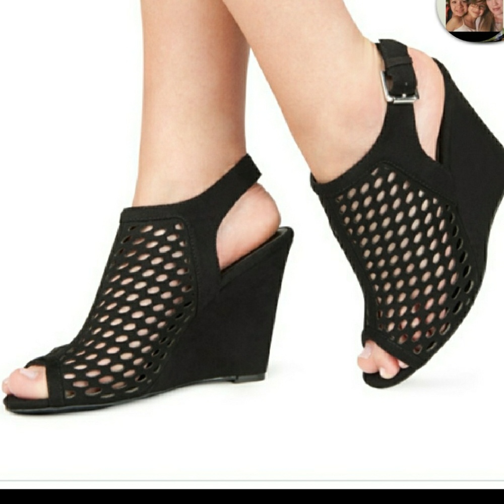 NWB 💜 Black suede wedge size 11